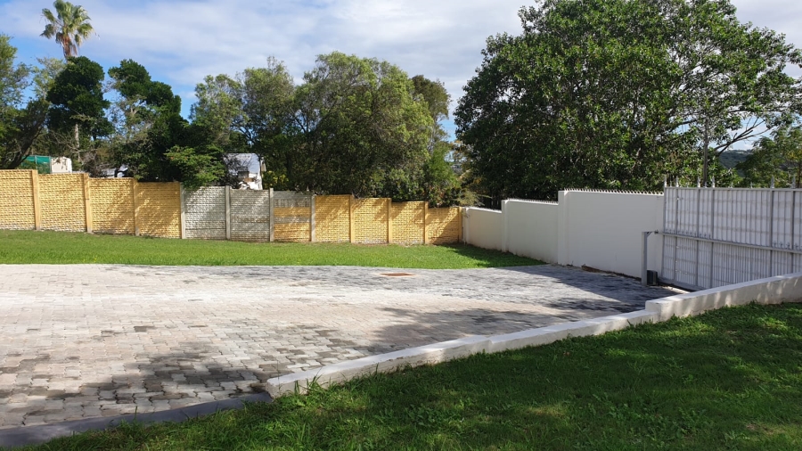 To Let 4 Bedroom Property for Rent in Beacon Bay Eastern Cape